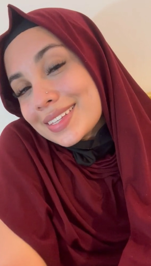 looking makes it hot_136