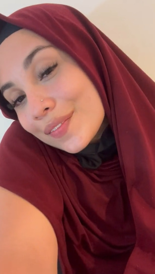 looking makes it hot_136