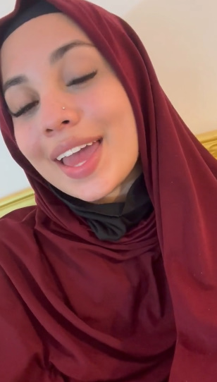 looking makes it hot_136