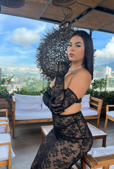 looking makes it hot_138