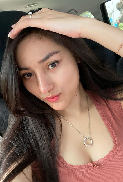 looking makes it hot_143