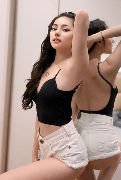 looking makes it hot_143