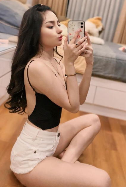 looking makes it hot_143