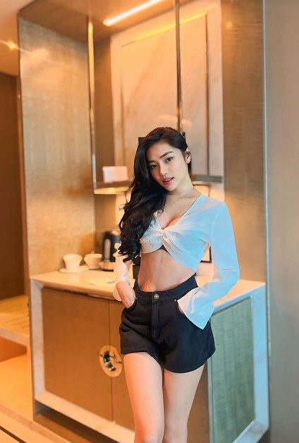 looking makes it hot_143