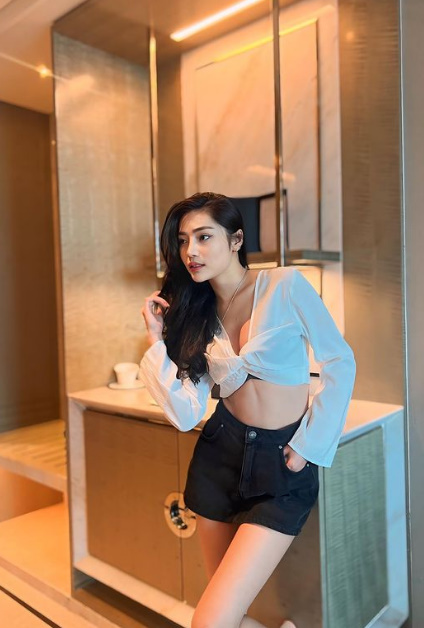 looking makes it hot_143