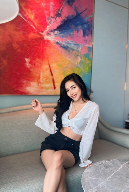 looking makes it hot_143