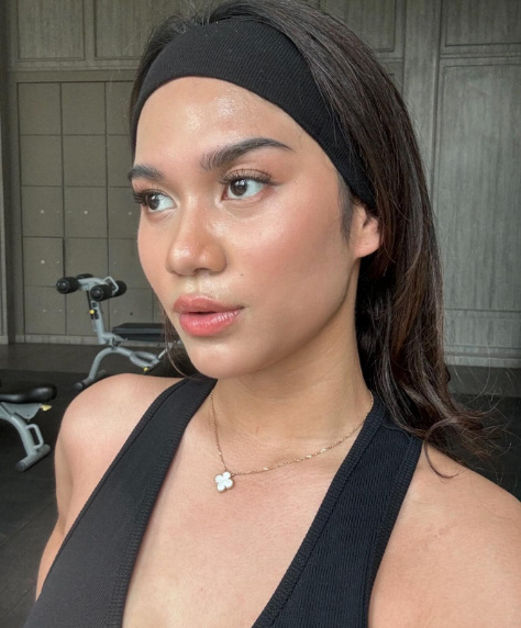 looking makes it hot_144