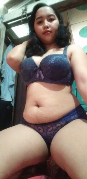 looking makes it hot_146