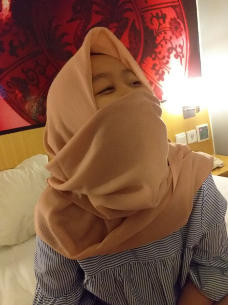 looking makes it hot_146