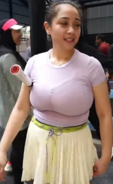 looking makes it hot_146