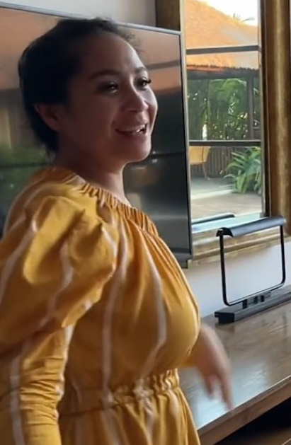 looking makes it hot_146