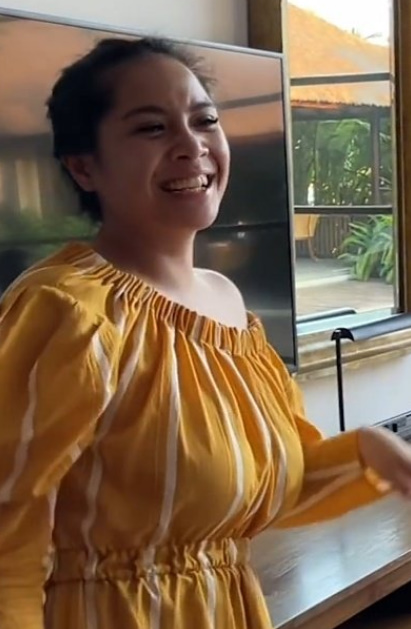 looking makes it hot_146