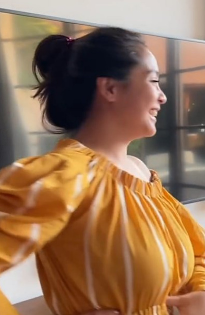 looking makes it hot_146