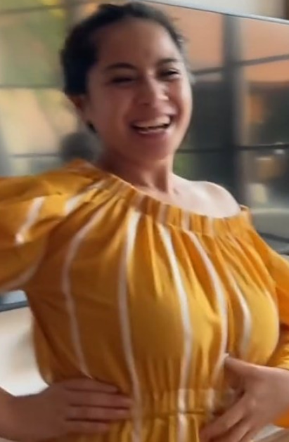 looking makes it hot_146