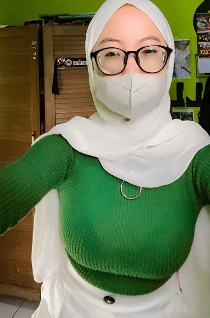 looking makes it hot_146