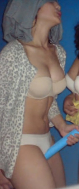 looking makes it hot_146