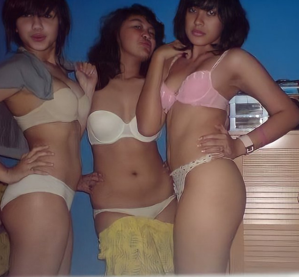 looking makes it hot_146