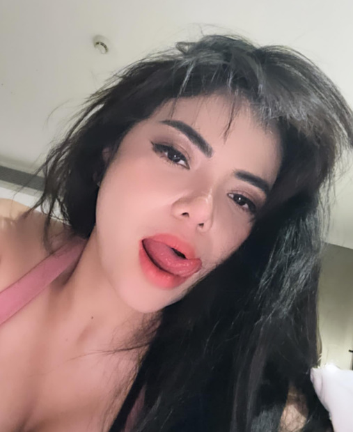 looking makes it hot_146