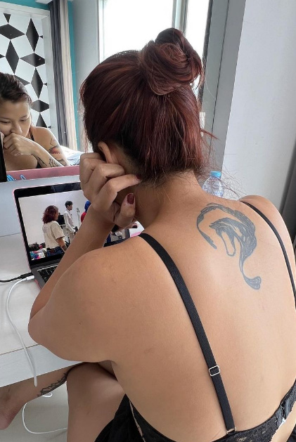 looking makes it hot_146