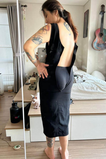 looking makes it hot_146