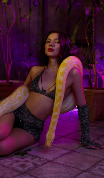 looking makes it hot_148