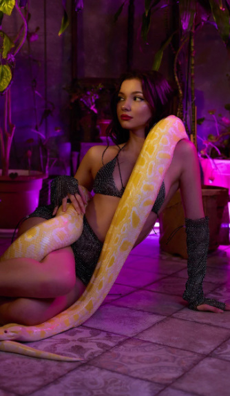 looking makes it hot_148