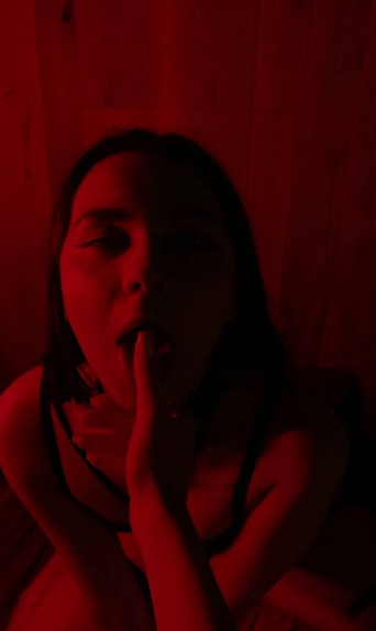 looking makes it hot_148