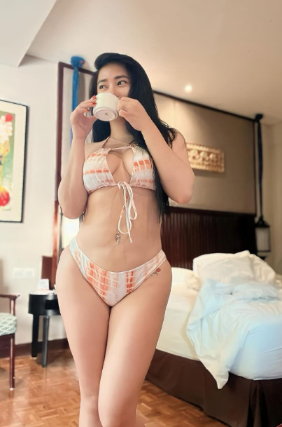 looking makes it hot_151