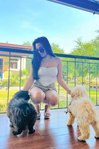 looking makes it hot_151