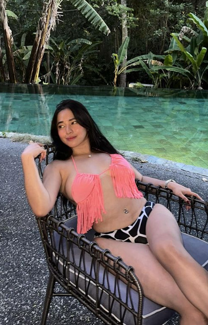 looking makes it hot_151