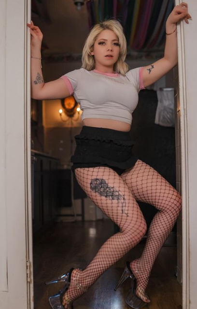 looking makes it hot_152