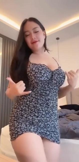 looking makes it hot_153