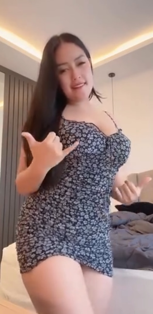 looking makes it hot_153