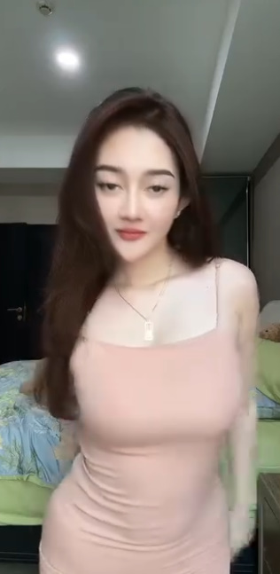 looking makes it hot_153