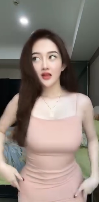 looking makes it hot_153