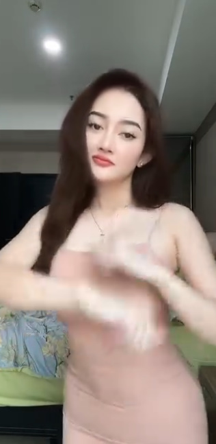 looking makes it hot_153