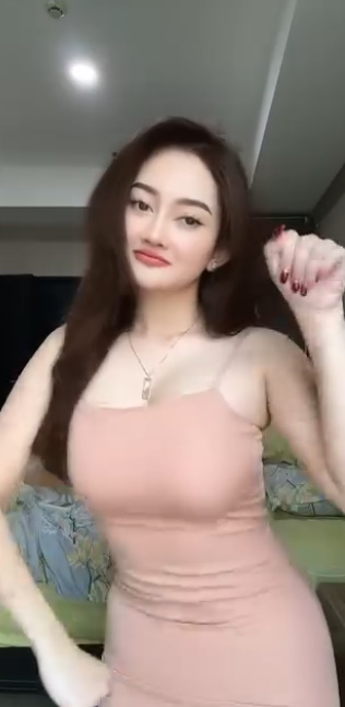 looking makes it hot_153