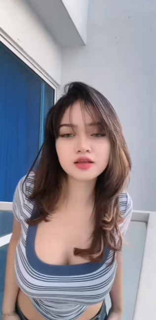 looking makes it hot_153