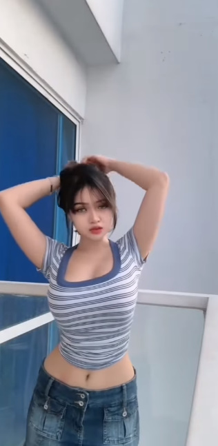 looking makes it hot_153