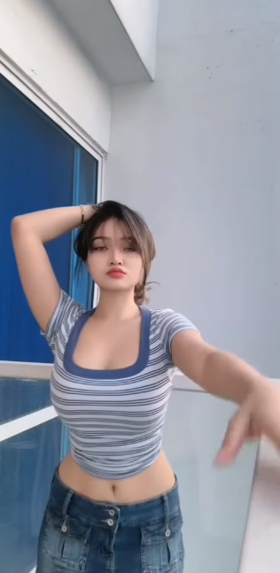 looking makes it hot_153