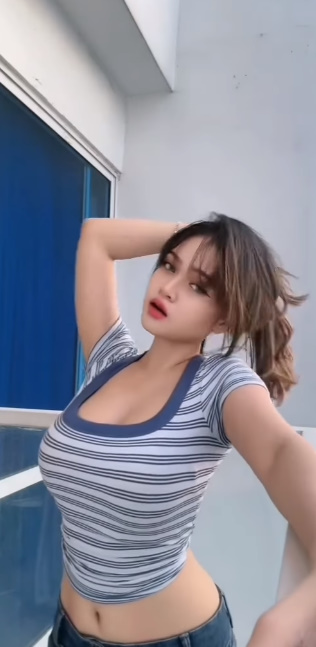 looking makes it hot_153