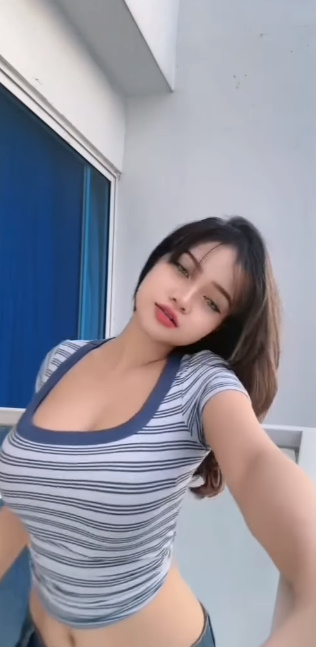 looking makes it hot_153