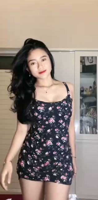 looking makes it hot_153