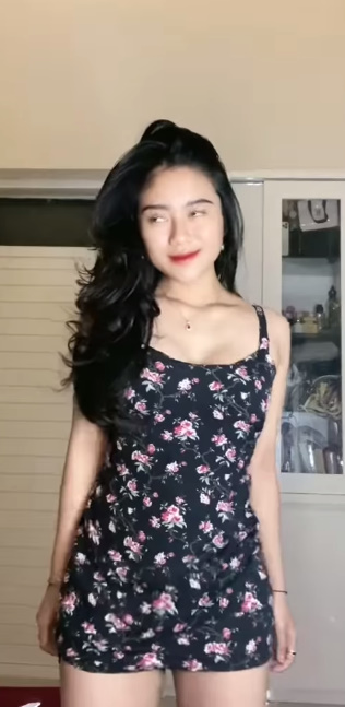 looking makes it hot_153