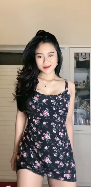 looking makes it hot_153