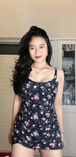 looking makes it hot_153