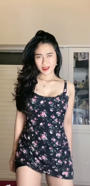 looking makes it hot_153