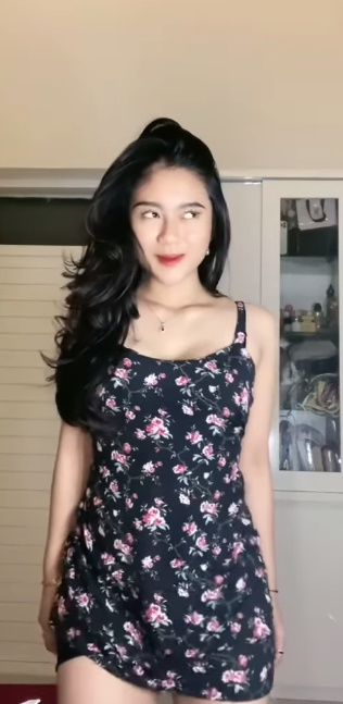 looking makes it hot_153