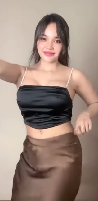 looking makes it hot_153