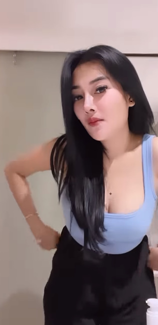 looking makes it hot_153